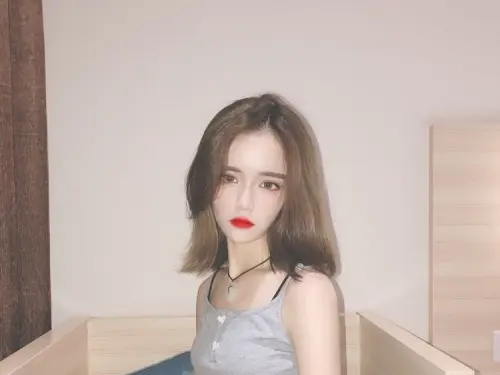 馮清鑒（清清）嬌小可愛惹人憐，瘦瘦的身材真的讓人羨慕哇~