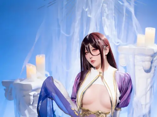 Coser小姐姐星之遲遲彼得羅涅手辦同人主題性感露胸情趣服飾配白絲襪完美誘惑寫真