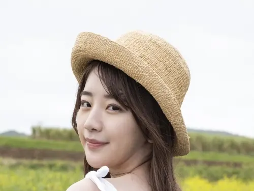 [宇野みれい] 甜美櫻花妹秀飽滿嫩乳 看得欲罷不能