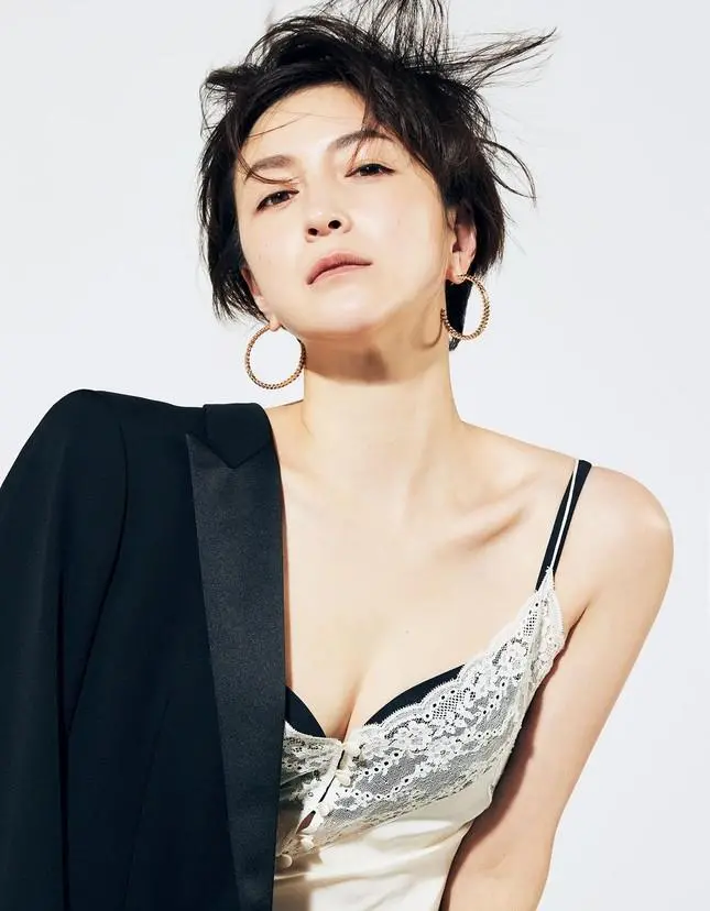 Ngọc nữ Nhật Bản xin lỗi, thừa nhận ngoại tình