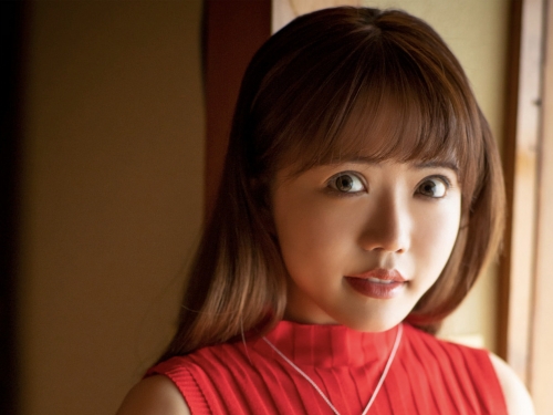 [冨安れおな] 展現嫩白奶球 身材曼妙好惹火