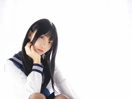 [伊織もえ] 姣好身材若隱若現 黑絲太搶鏡