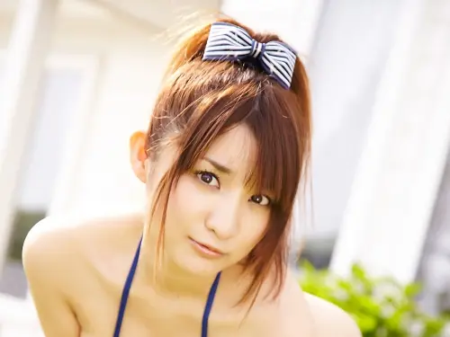 尾崎ナナ  雪白美乳好狂野.....隨時都要彈出  網：太胸！