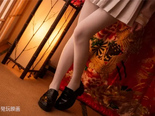 [兔玩映畫] - 房間裡的白絲襪