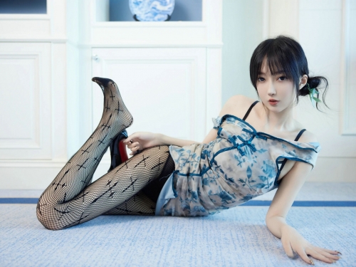 【秀人番外無水印系列】秀人美模 玥兒玥er《 旗袍黑絲 》