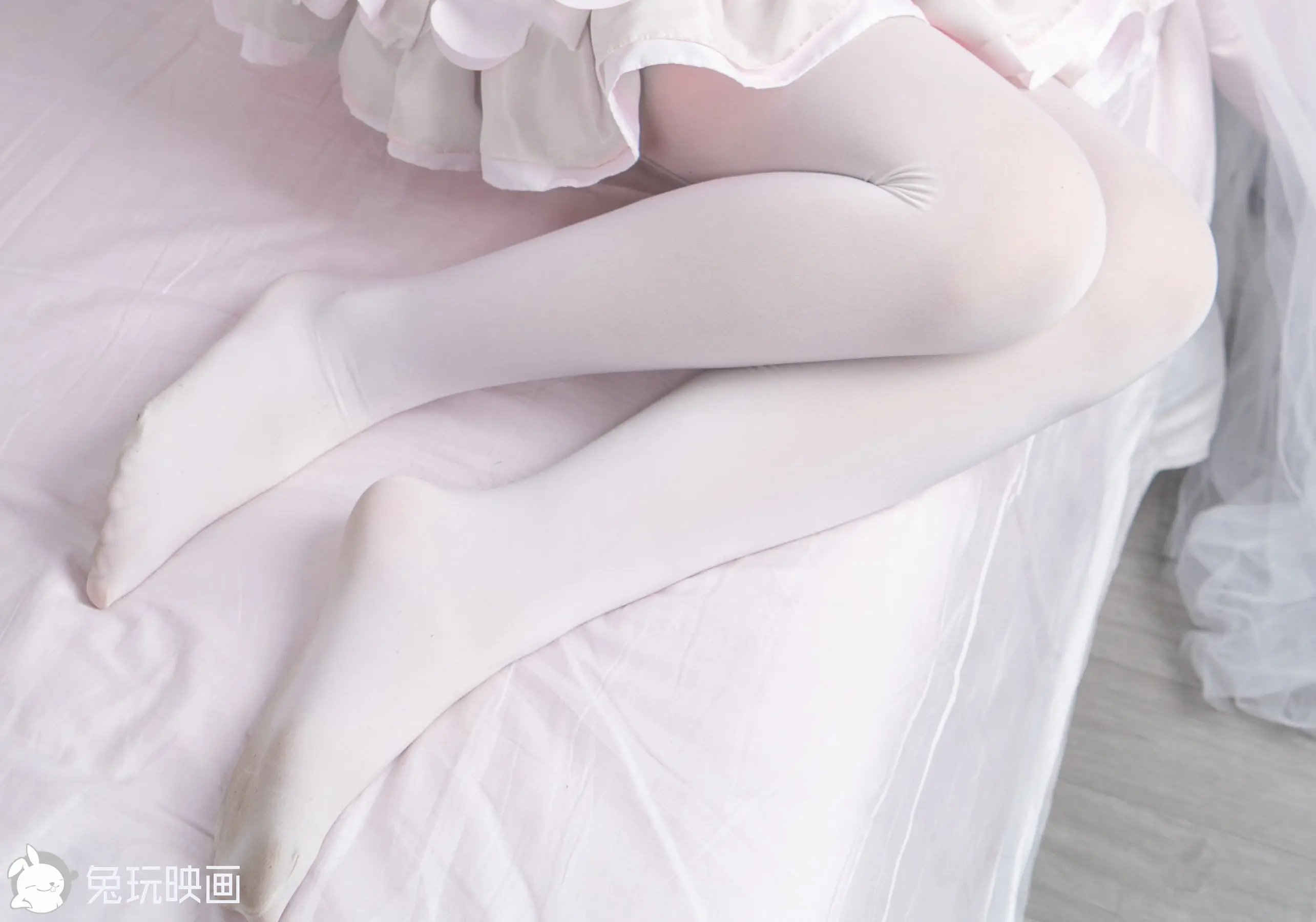 [兔玩映畫] - 漁網襪與白絲襪的搭配