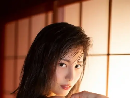 [及川うみ] 深邃的眼神加上嫩白美尻令人著迷