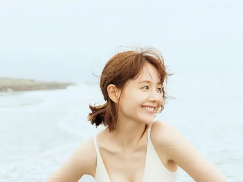 [トリンドル玲奈] 火辣胴體若隱若現 氣質笑容回頭率滿分