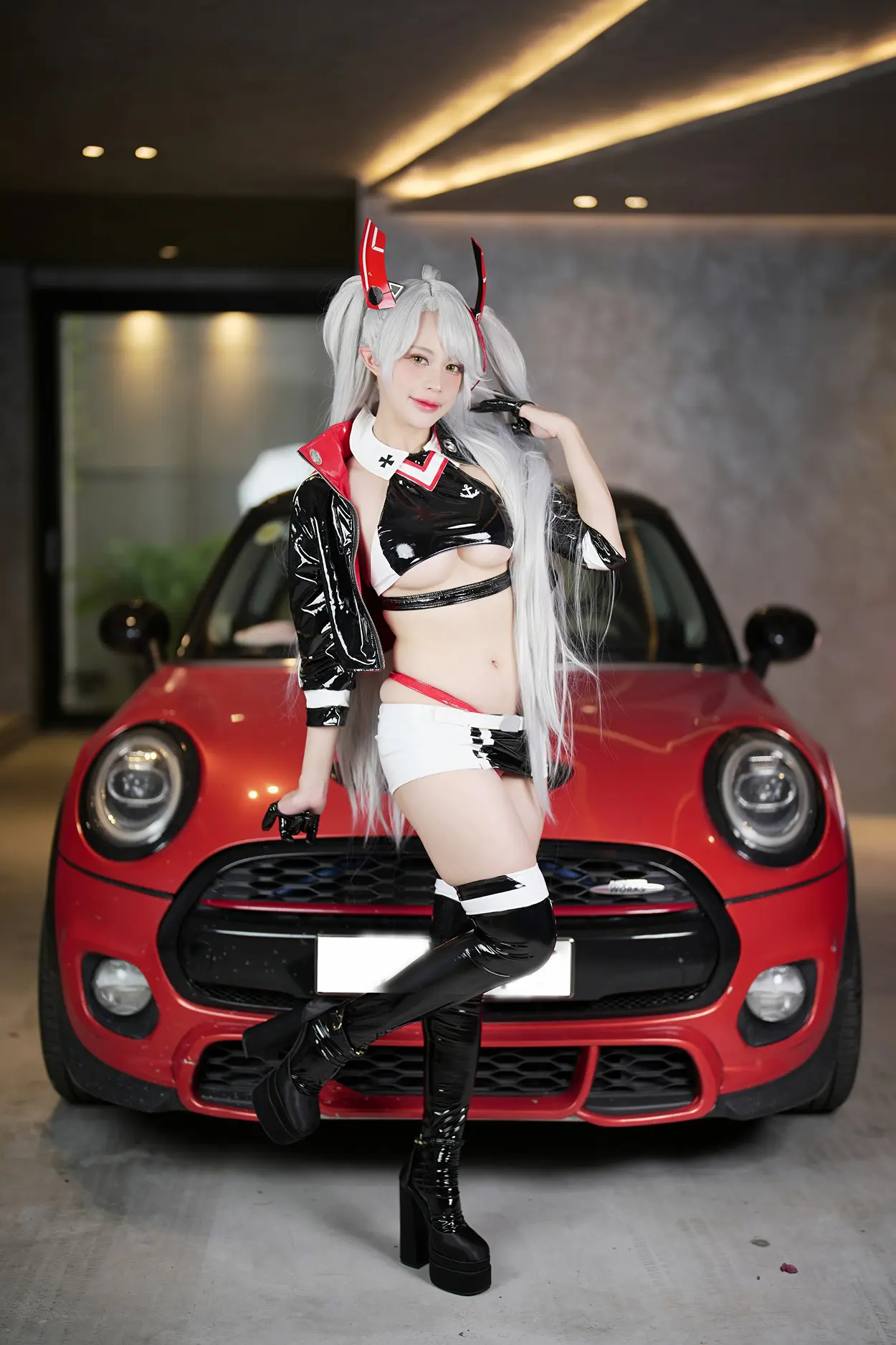 Cosplay PingPing平平 Prinz Eugen (Race Queen) Set.01