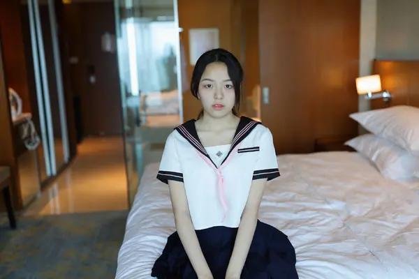國模小暴人體私拍套圖