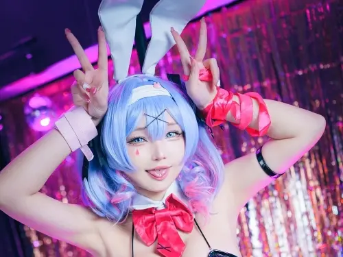 Takanashi Hanari - Miku Rabbit Hole