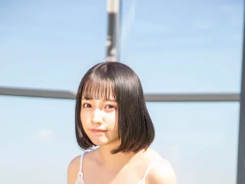 [はのんまゆ] 可愛櫻花妹小露雪白酥胸