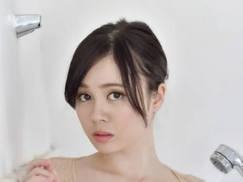 [吉川あいみ] 飽滿的半圓弧曲線 讓人為之傾倒