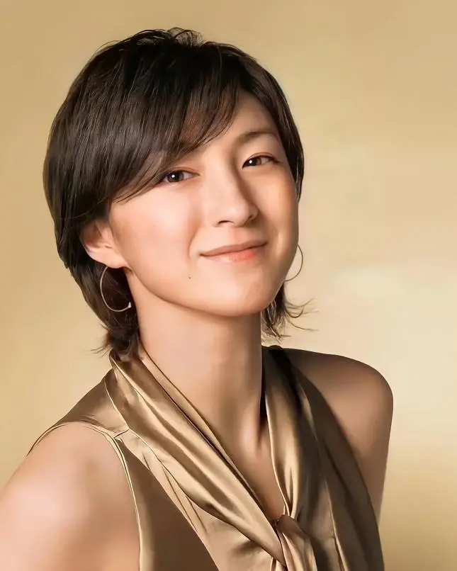 Ngọc nữ Nhật Bản xin lỗi, thừa nhận ngoại tình