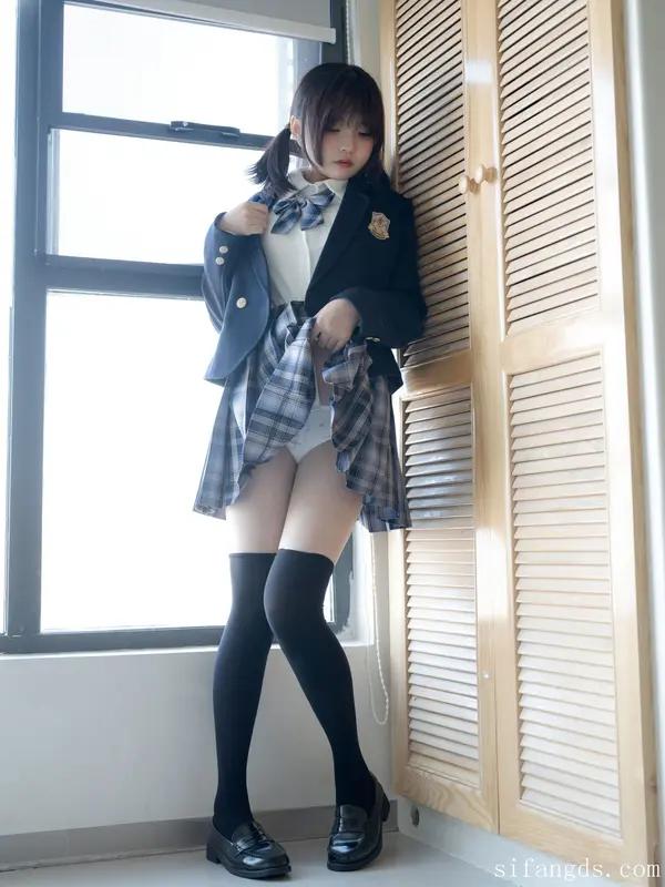 小安《JK制服浴缸》