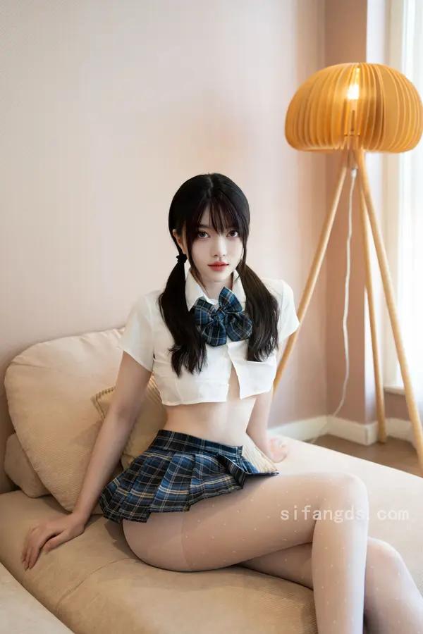 Xiuren 白露lulu《私購流出》（Vol. 0332）