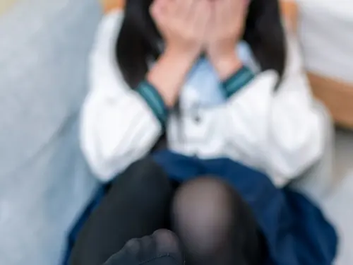 [兔玩映畫] - 日系冬季校服對你伸出腳的女孩