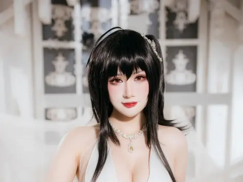 Coser美女兔胖胖min大鳳花嫁主題私房性感白色情趣薄紗配白絲吊襪秀惹火身材誘惑寫真