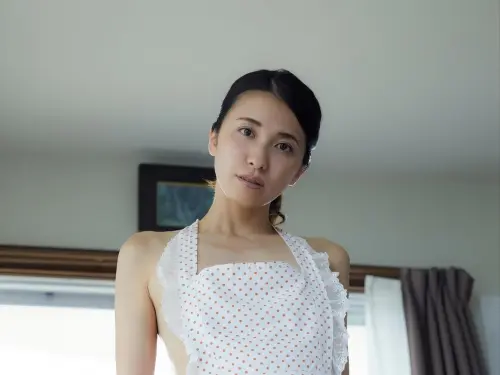 [戸田れい] 氣質神顏搭載白嫩水滴乳  一片肉色盡收眼底
