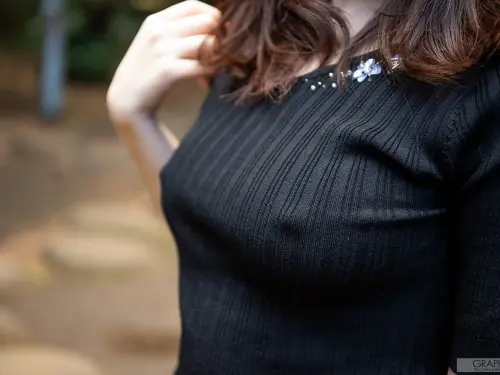 [野々原なずな] 露誘人美乳 奶力全面釋放