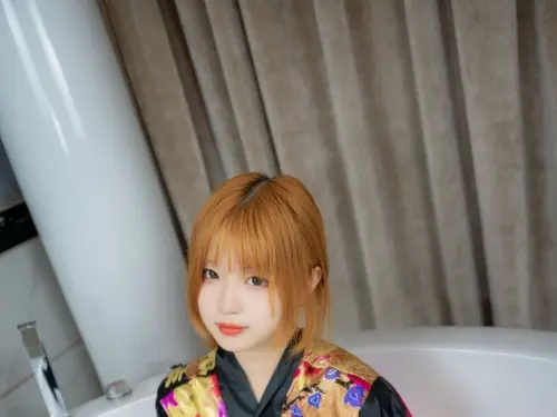 [兔玩映畫] - 浴缸里的和服