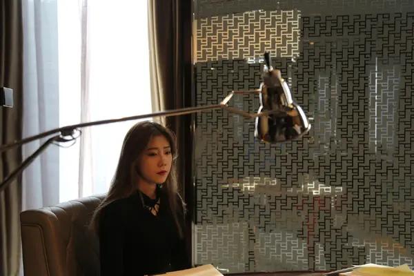 國模幼師大尺度人體私拍套圖