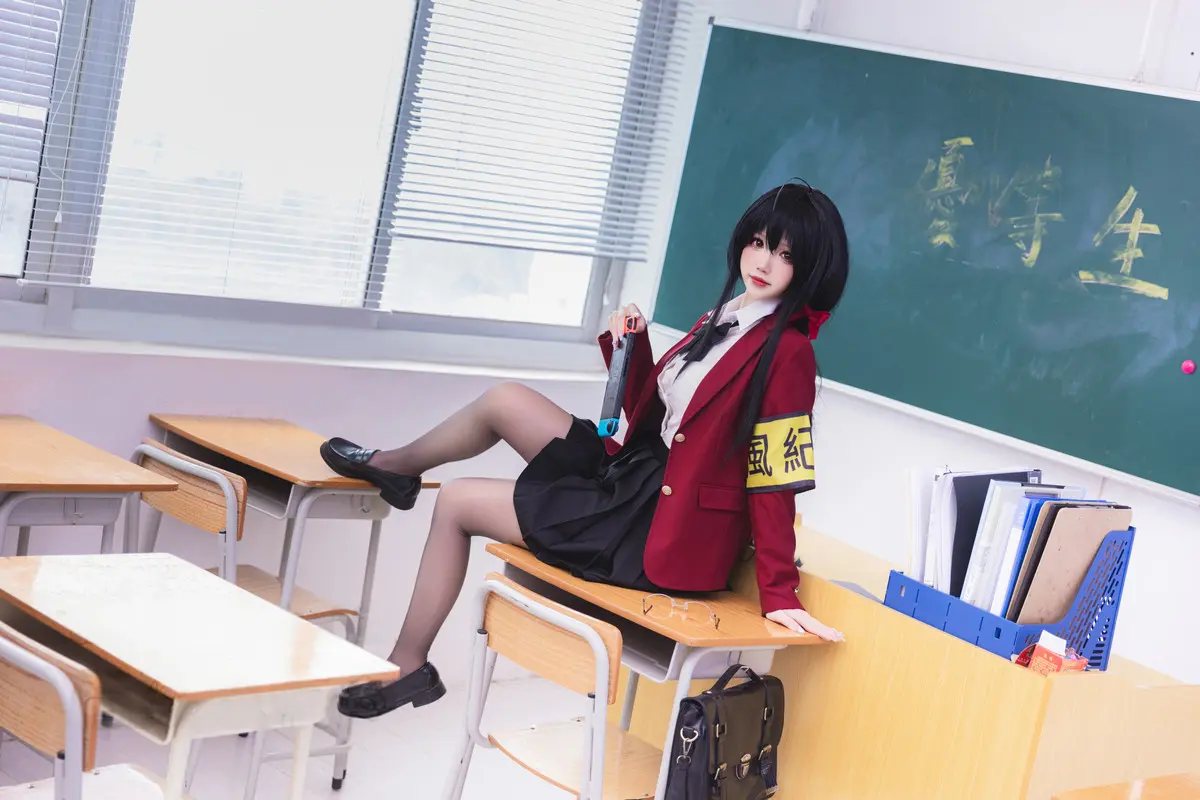 動漫博主雪晴Astra碧藍航線風紀委員主題性感學生制服露白色內衣配黑絲襪秀美腿誘惑寫...