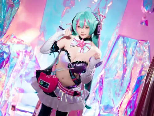 Coser小姐姐星之遲遲Miku初音未來喵斯快跑主題性感內衣配黑皮長襪秀完美身材誘惑寫真