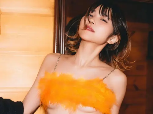 [仁藤りさ] 姣好身材「呼之欲出」讓人受不了