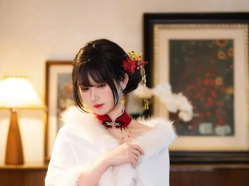 三度 紅絲絨旗袍