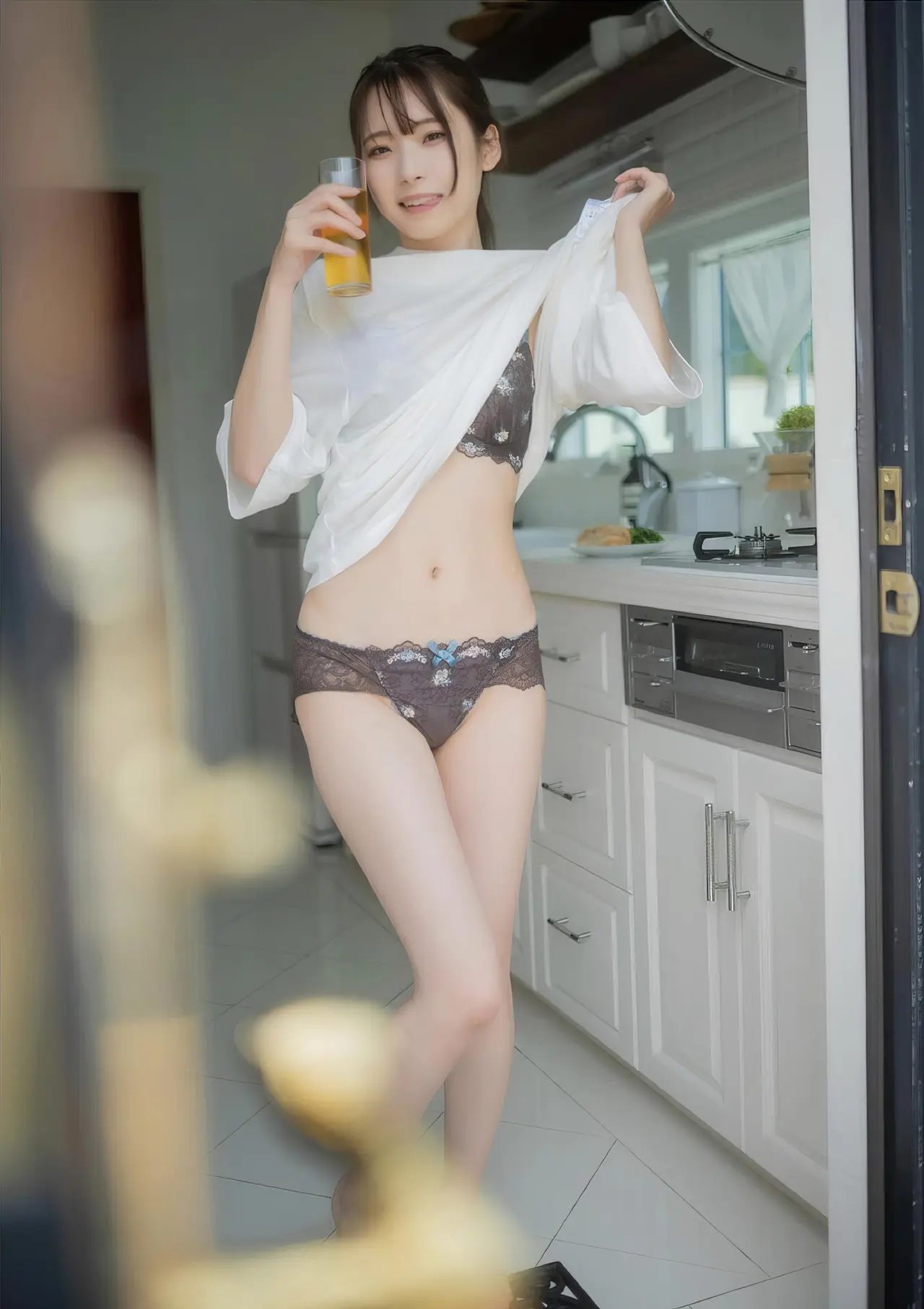 [紅羽りお] 包再緊也藏不住的胸猛身材