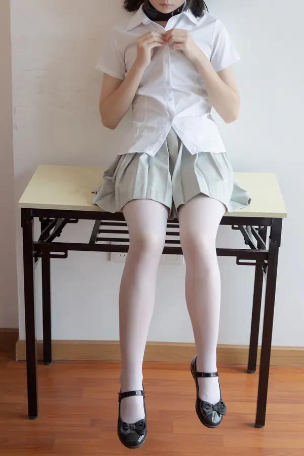 小滿《奴隸少女》