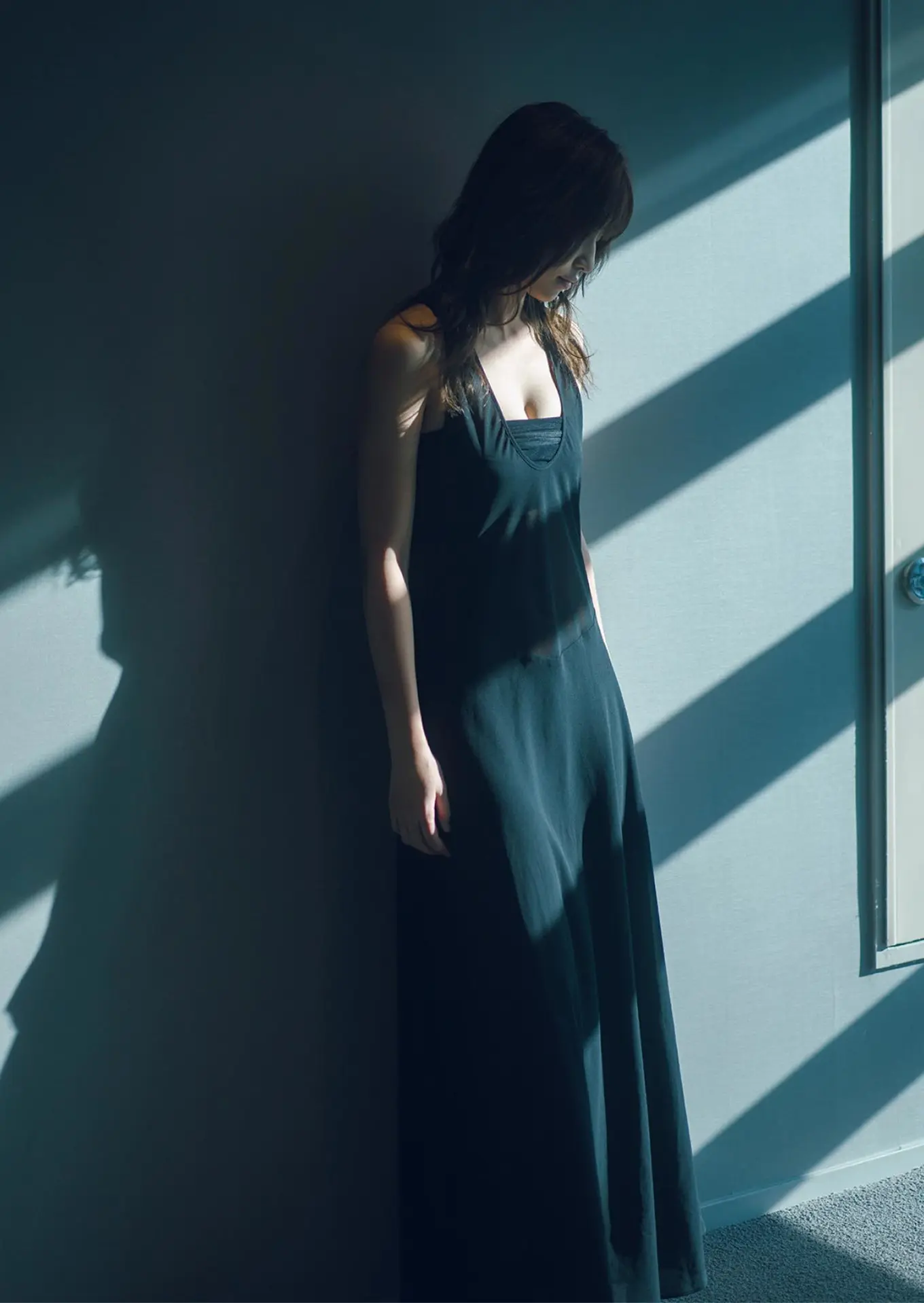 Emiri Yamashita 山下エミリー, 1st写真集 『SHY』 Set.02