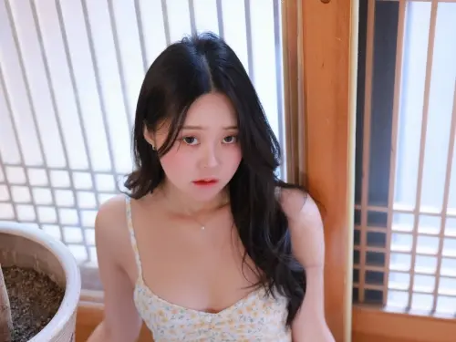 [Inah 이나] 渾圓美乳身材若隱若現 令人讚不絕口