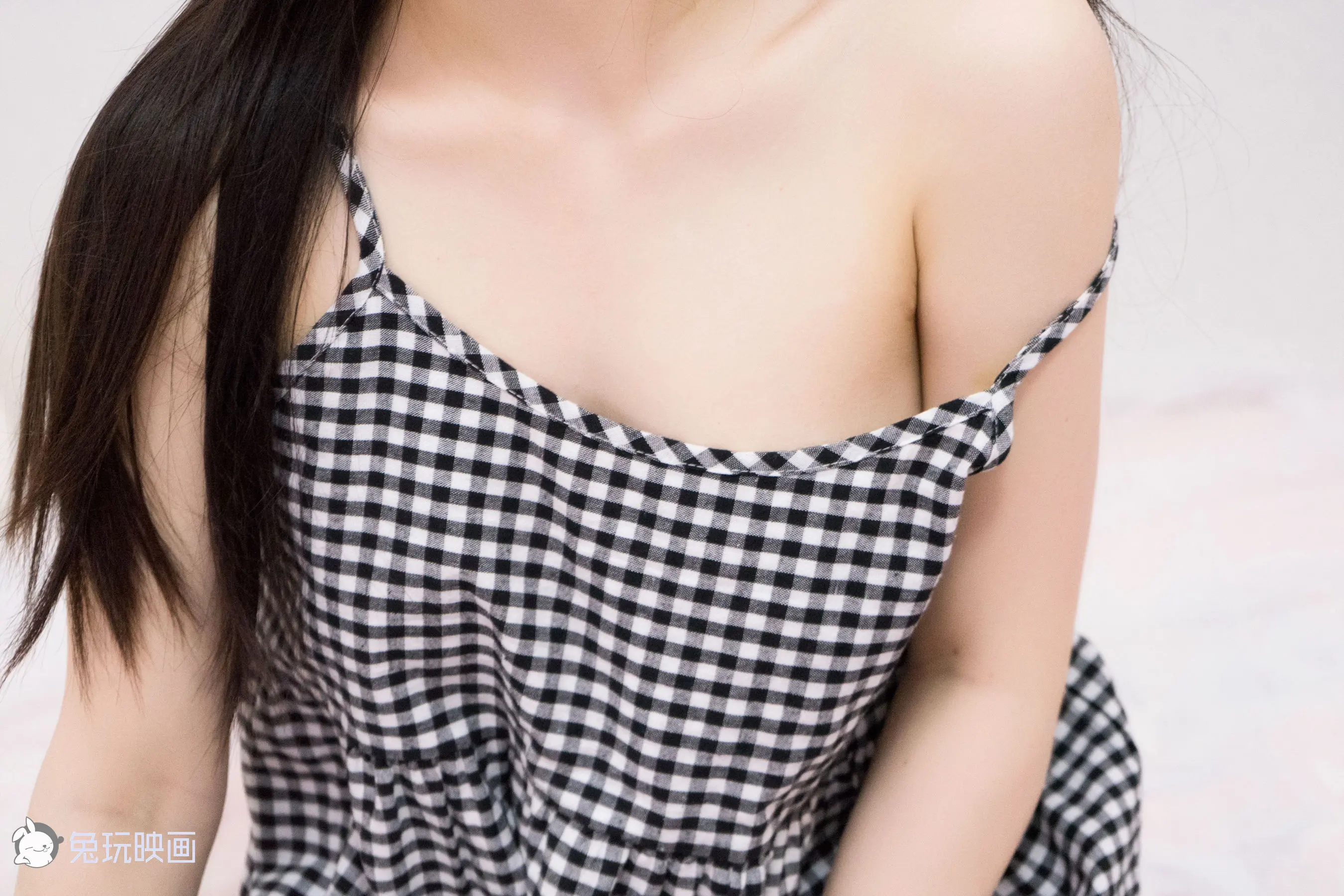 [兔玩映畫] - 小洋裝少女的黑絲腳