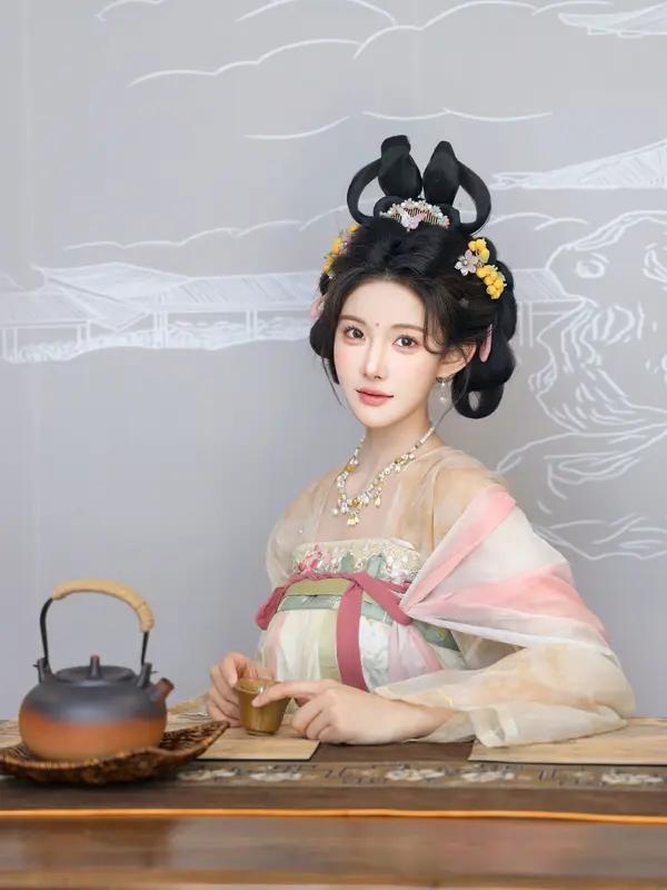 Xiuren 梨霜兒《私購流出》（Vol. 10645）