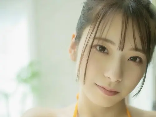 [紅羽りお] 水汪大眼加上絕美身材 誘惑力滿滿